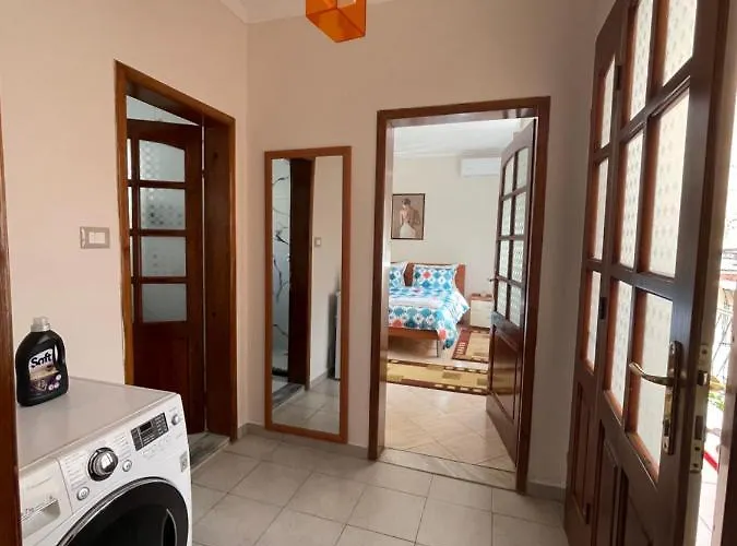 Guest House Tirana וילה